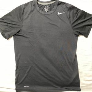 Men’s Nike dri fit shirt. Size medium. Black.